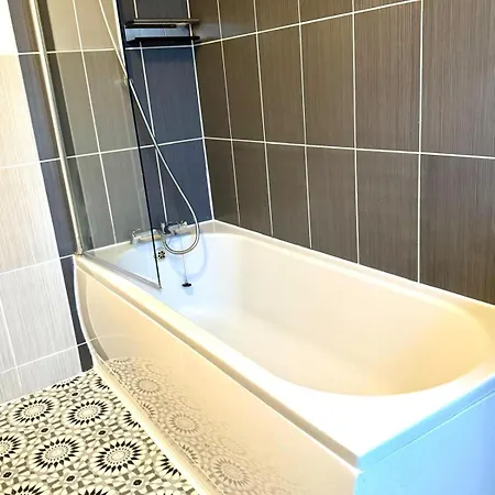 Short & Long Free Wifi * Leeds (West Yorkshire)