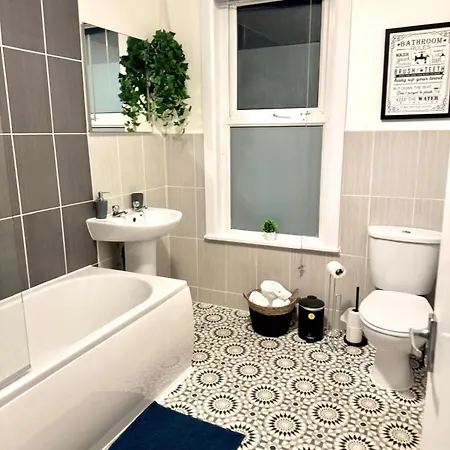 Short & Long Free Wifi * Leeds (West Yorkshire)